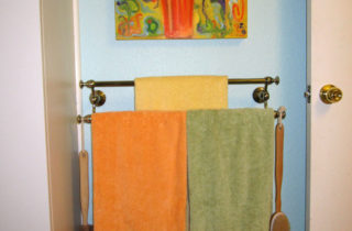 New hanging towel rack from Pottery Barn – much better!