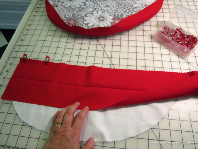 Clipping opening trim to one of bottom pieces