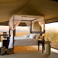 outdoor-upscale-tent-sleeping